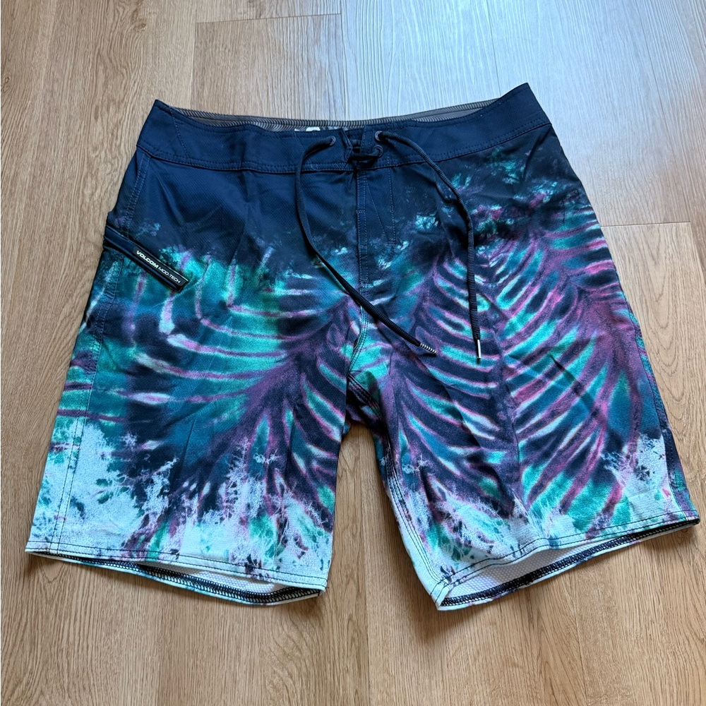 Volcom Mod-Tech Board Shorts Tie Dye Blue Purple Mad Wash Size 33 Drawstring